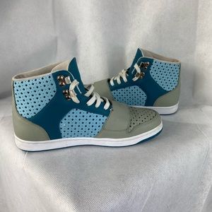 Creative Recreation Cesario